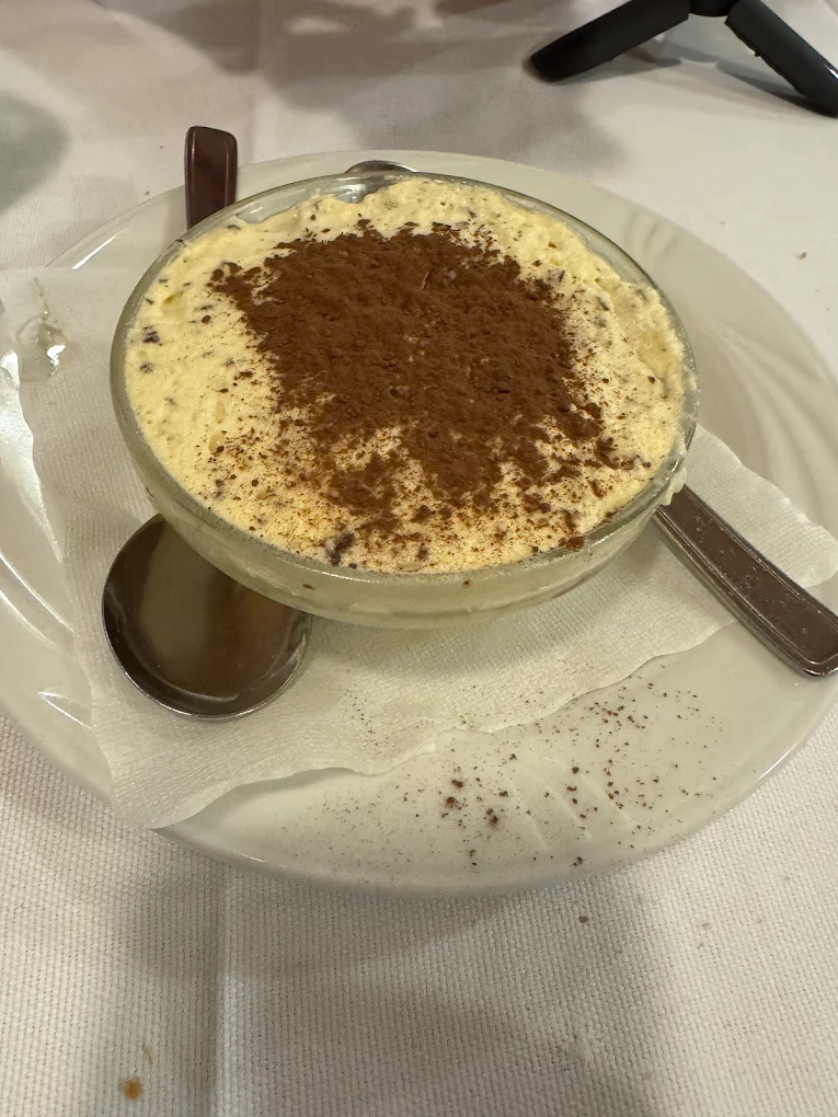 Dolce al cucchiaio della casa con cacao
